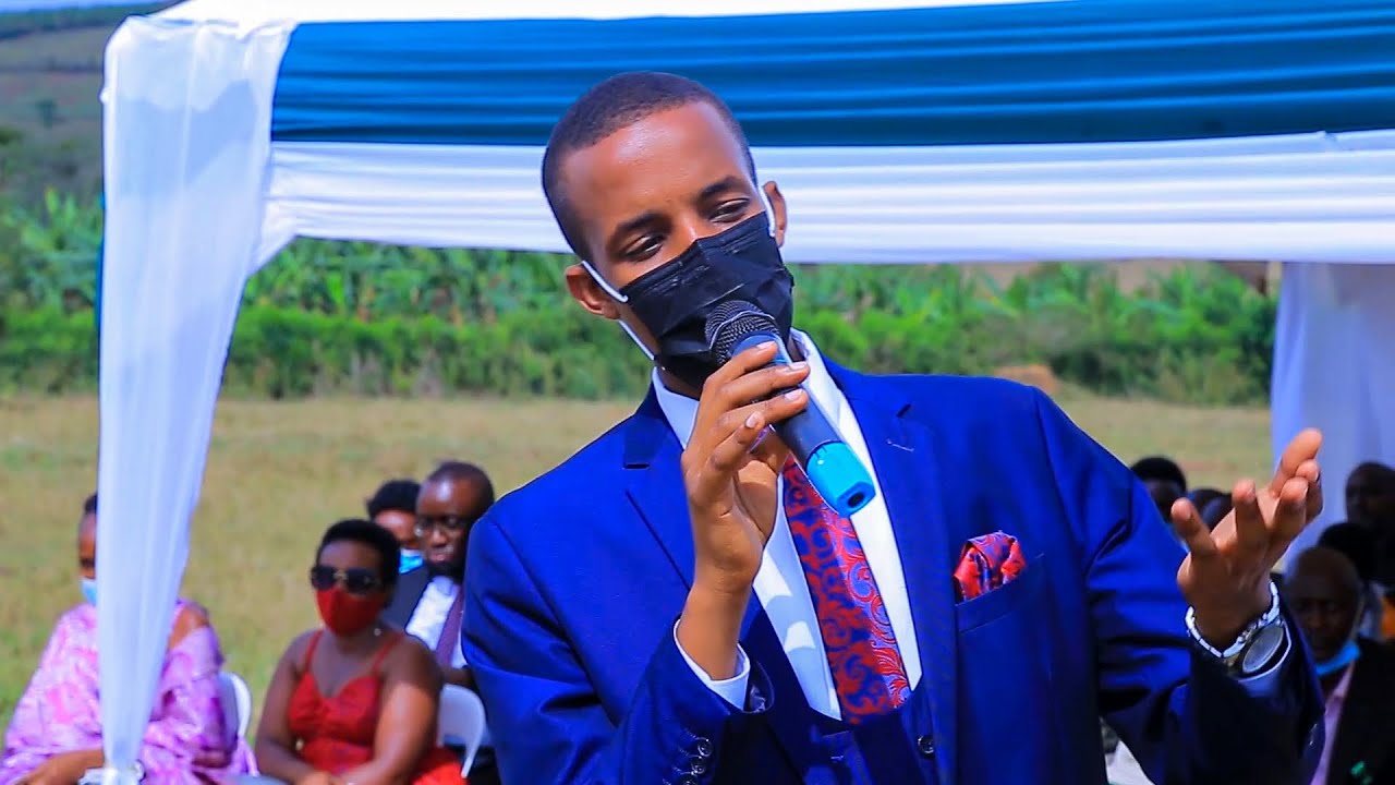 Ekiziniro kyabinerukari. Shan’s special song.Angles of Christ