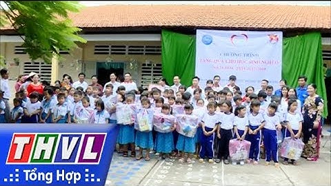 THVL |Tặng quà cho các em học sinh có hoàn cảnh khó khăn