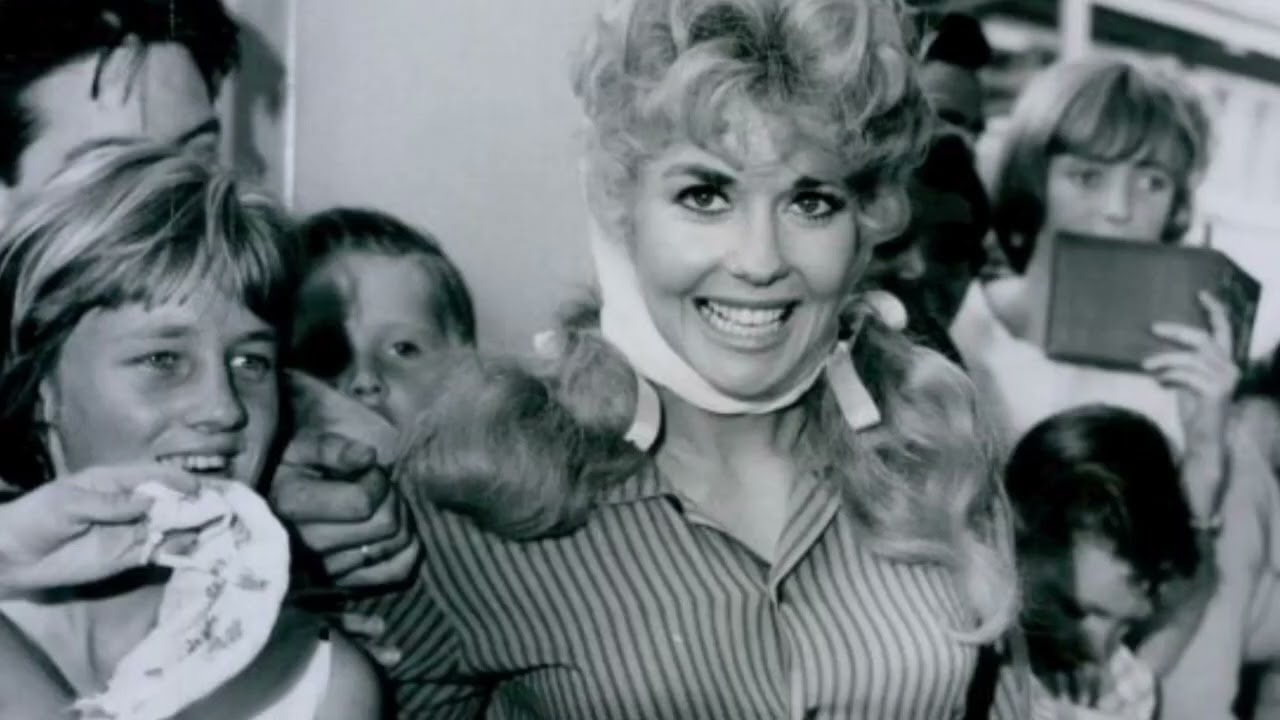 Max Baer Jr. (Jethro) And Donna Douglas (Elly May) Reminisced About 'The Beverly Hillbilles'