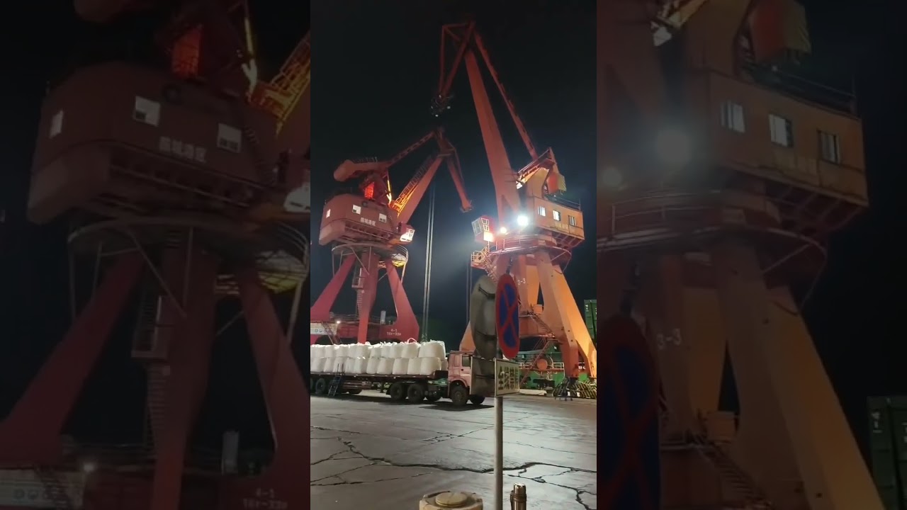 Bulk general cargo ship shipping services, loading and unloading goods at the port...