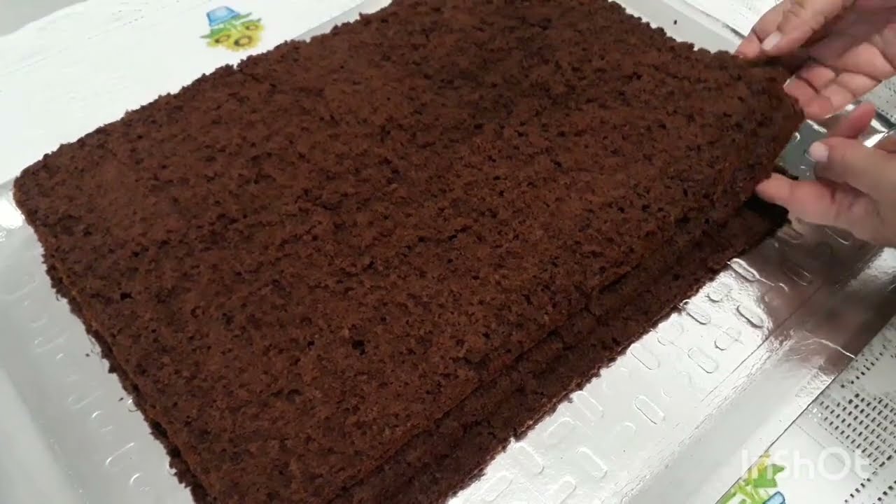 Massa de bolo de chocolate para 60 a 70 pessoas