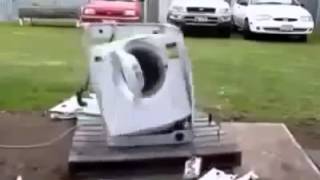 Убивают стиральную машину Юмор! Прикол! Смех Убивают стиральную машину Юмор! Прикол! Смех