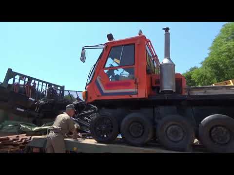 雪上車両(圧雪車) #2 いよいよ降ろす作業へ クローラー履かせる位置へ引っ張る 重機整備士桂田興業 2020