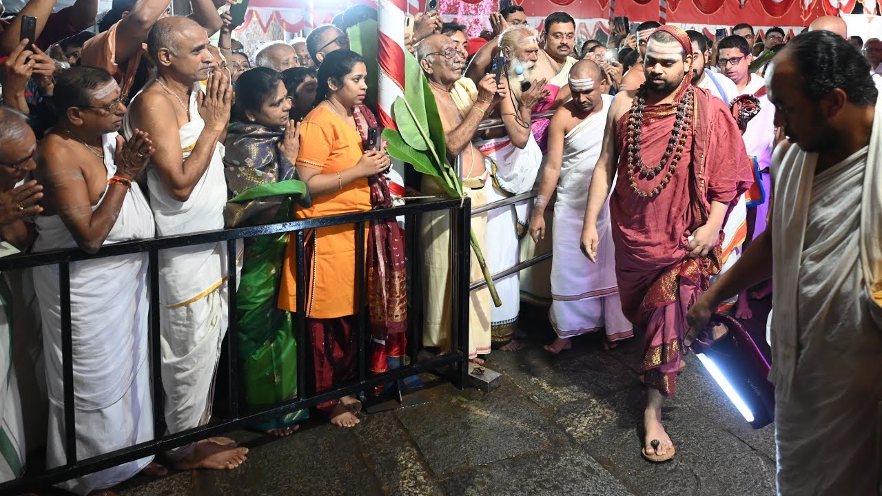 Sri Vidhusekhara Bharati Mahaswamiji Arrived at Shankar Matt in Bengaluru.