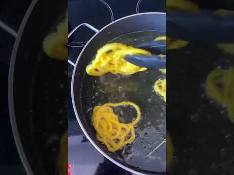 Vidéo: Comment faire cuire à la vapeur Bammy (avec des images)