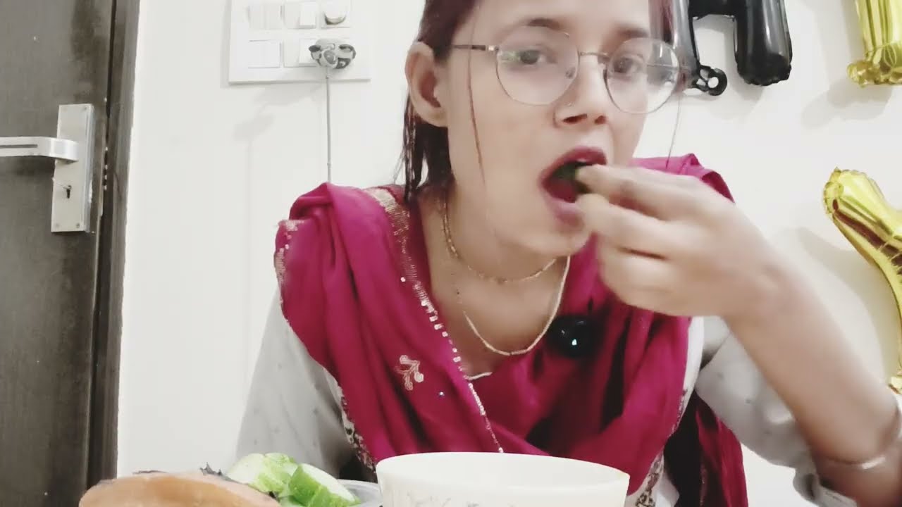  (Tranding Mukhbang video  )edali sambar & Cort salad 🥗🥒🥗🫜 and sath me Sweets 🍩🥯🫓 ( annu foodies 🥯🥙)