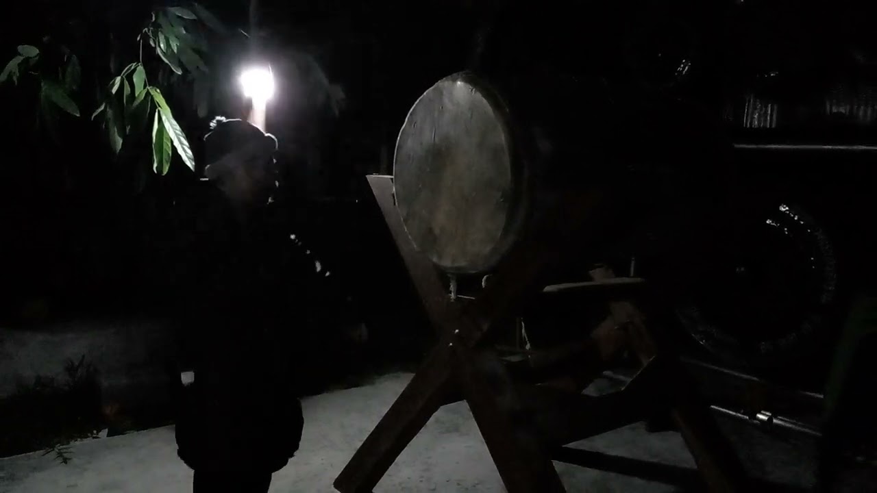 ตีกลองดึกก่อนวันพระ