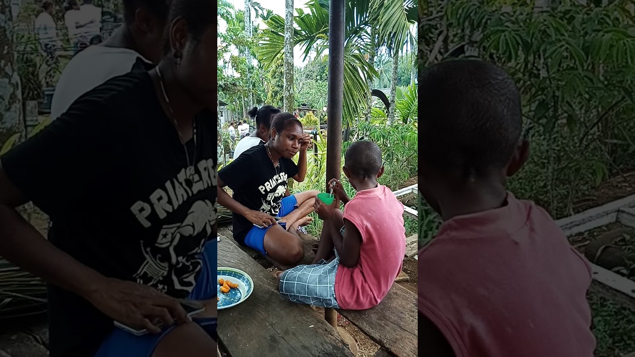 Anakanak sekolah minggu rayon 4 serta orang tua sedang Anakanak sekolah minggu rayon 4 serta orang tua sedang