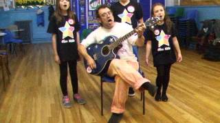 Wombles - Wombling Merry Christmas - Acoustic Cover - Danny McEvoy & Brighton Glee Kids Wombling Merry Christmas Mike Batt Cover