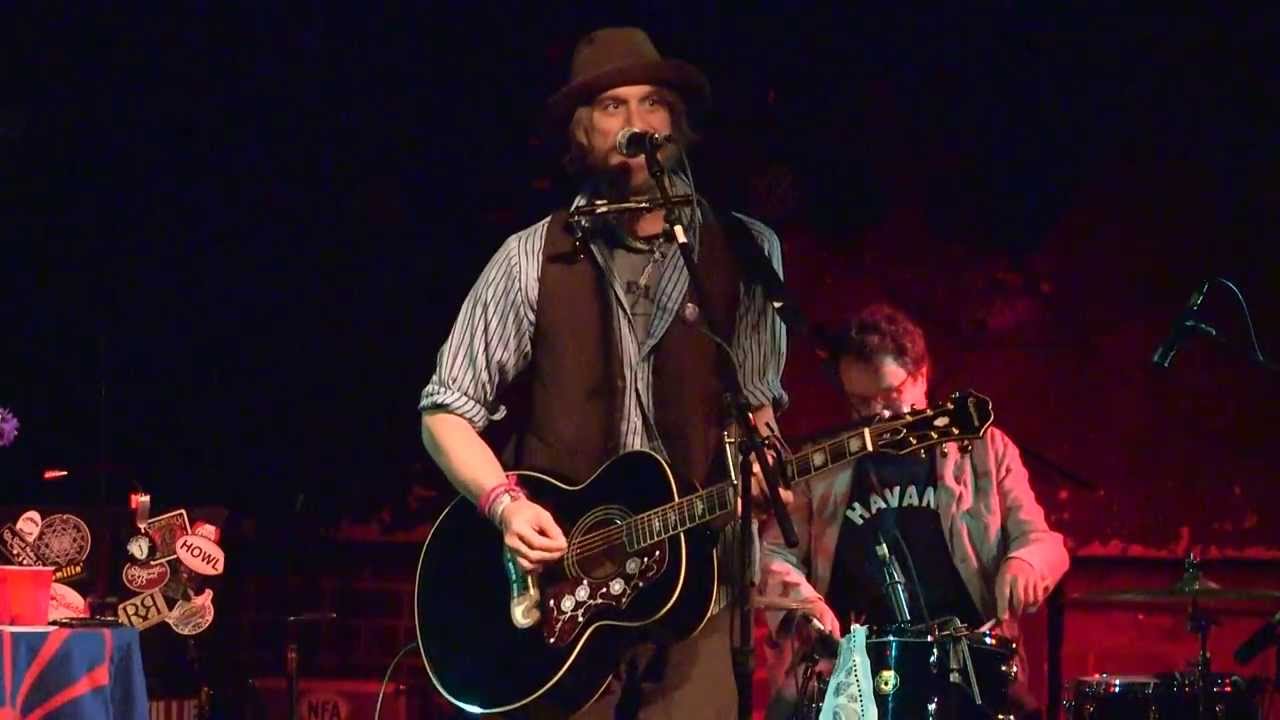 Todd Snider hits notes and nerves in live show