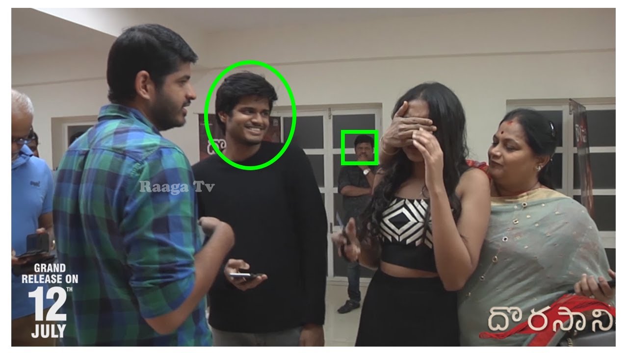 Dorasani Movie Special Show For Celebrities | Anand Devarakonda | Shivatmika | Raaga Tv