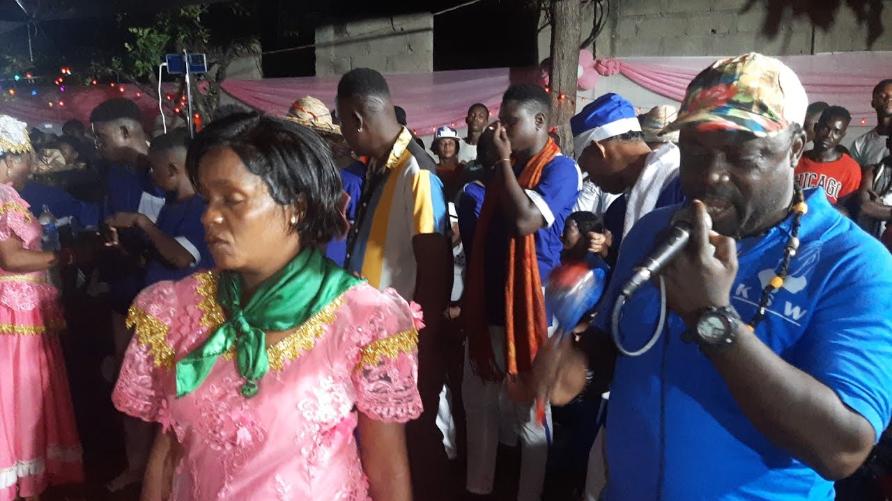 samba Donald kraze vodou sa plat nan Tèye Rouj