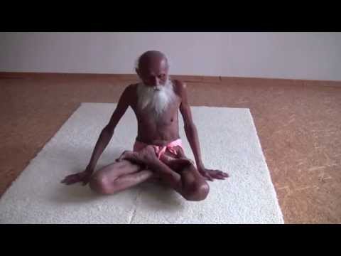 101 year old Yogi Swami Yogananda shows his physical strength ....