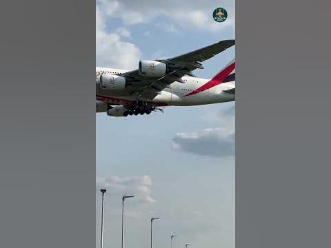 🛬 MASSIVE Emirates A380 HEAVY Landing at Heathrow #planespotting #