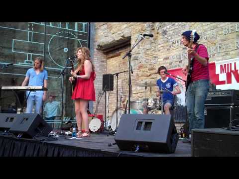 Caroline Smith and the Good Night Sleeps - Breakin...