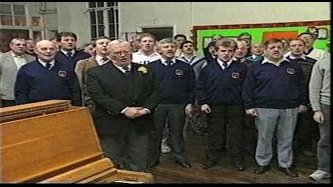 Treorchy Male Choir & Sir Harry Secombe singing Cw...