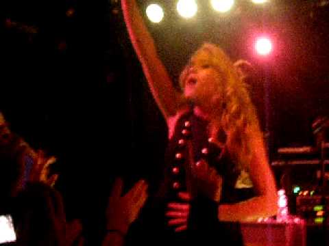 Push Play crashes Emily Osment on stage