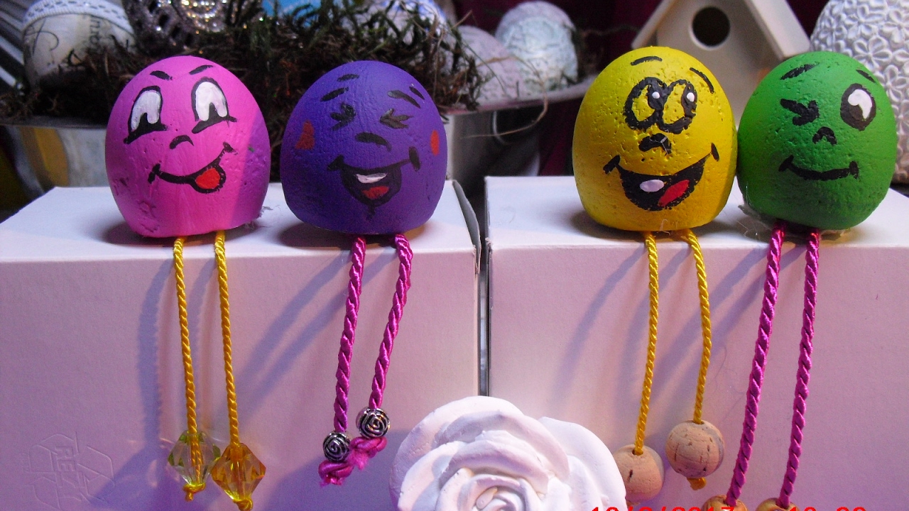 freche Kantenhocker aus Beton und Keramik - Ostereier