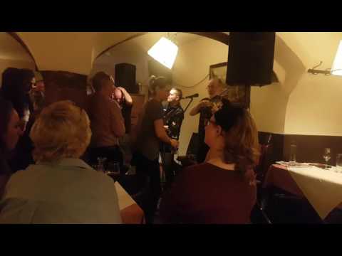 Söll post wirft