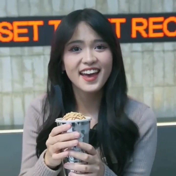 POV : nemenin doi jajan #revafidela #adeljkt48 #jkt48 #jkt48newera