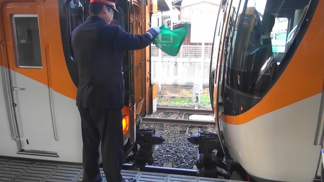 平日朝の近鉄橿原神宮前駅での近鉄特急連結作業（7時33分発） 4連⇒8連