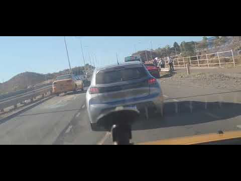 Un choque entre dos vehículos provoca largas demoras en Ruta 7 - YouTube