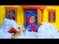 Маша и Медведь. Мультфильм для детей. Маша спасает Мишкин дом от снежного заноса