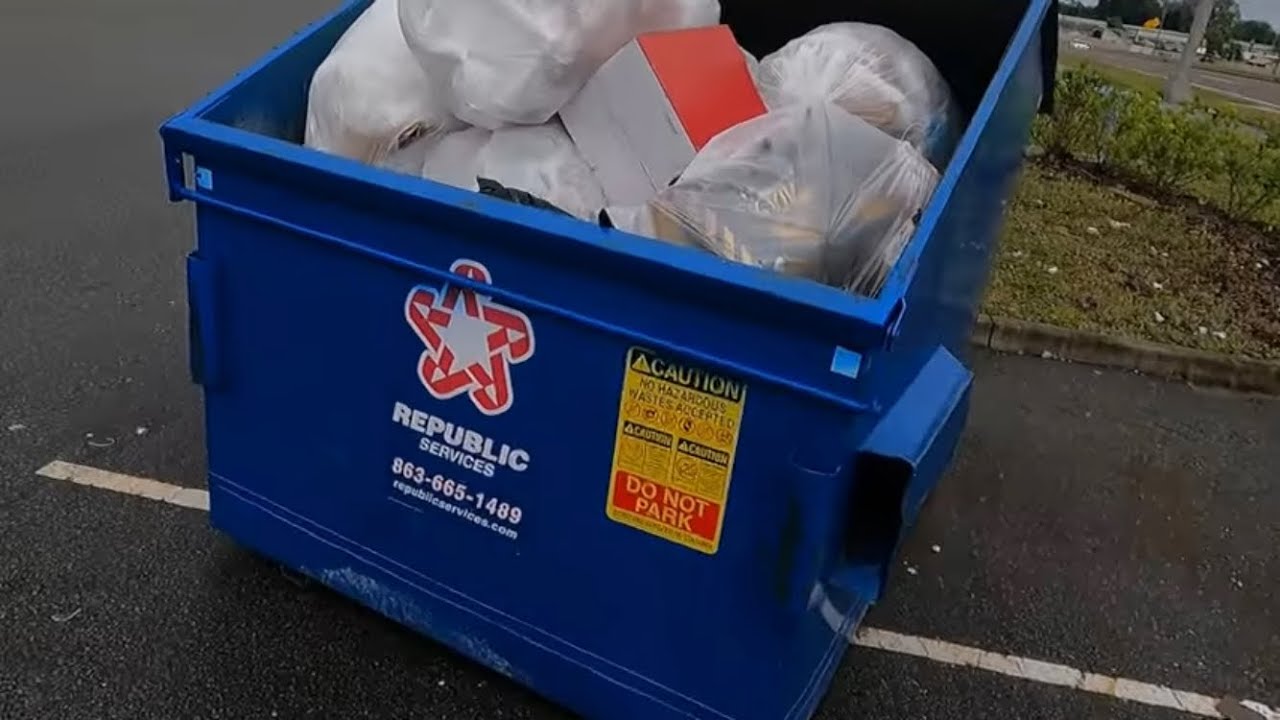 Dumpster Diving at bath and body works!! CHRISTMAS HAUL!!!! YouTube