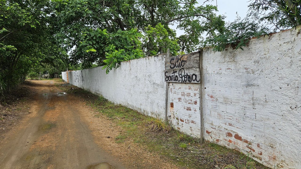 Vende-se sítio em Bezerros PE. Casa,  terreno com muitas fruteiras 300.000 para conversar.- -2025