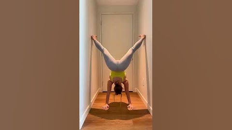 Try this handstand challenge! #yogagirl #flexibility