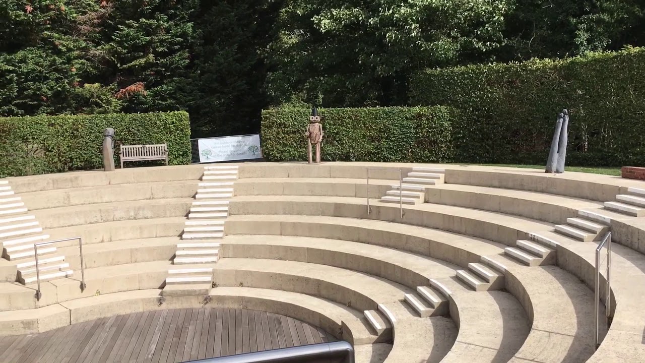 Waterperry Garden-the amphitheatre.