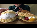 【咀嚼音】ホイップメロンパン、ワッフル、カレーパンを食べた。whip cream waffle【ASMR】【食べる】생크림을 먹었다
