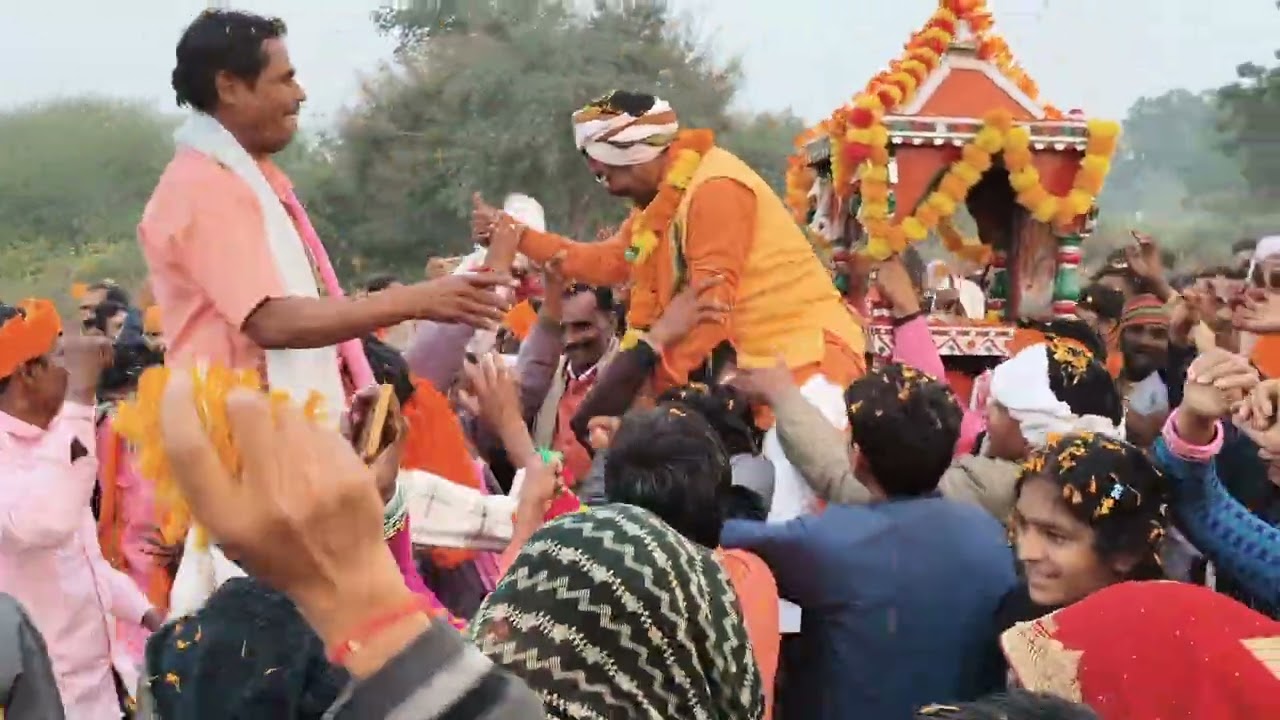 Guruvarya and Singh Baba ke karykram mein gaon guthani army sirpur Durga Mata ji Aajesh Maharaj