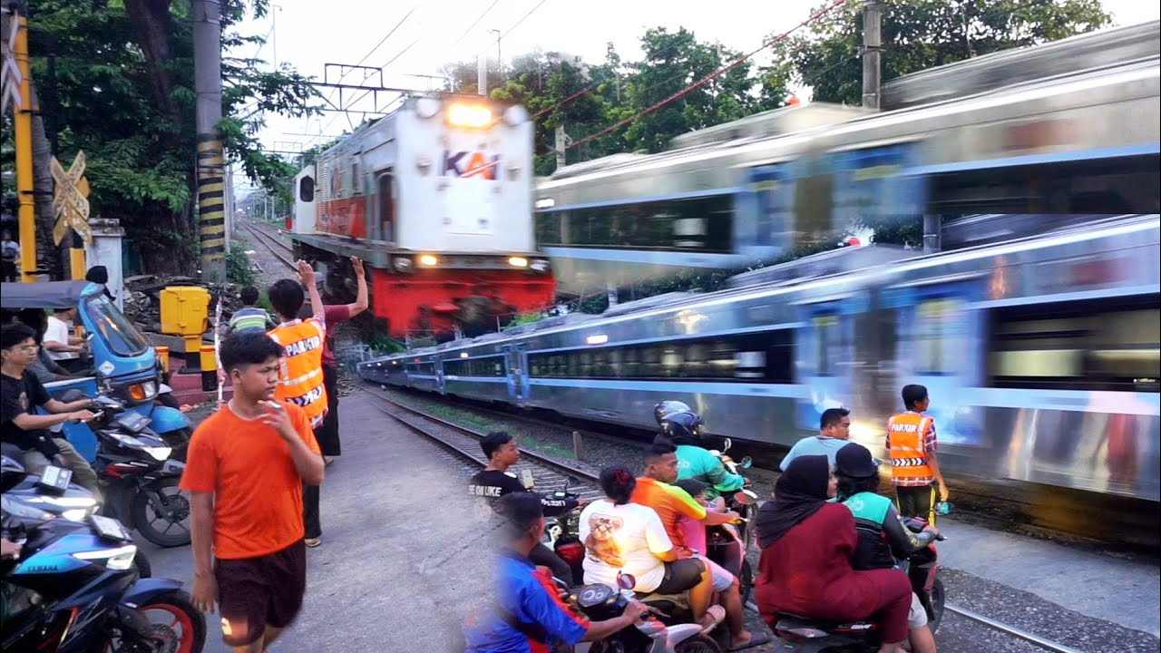 🔴Kereta KRL ngebut banget, stasiun sentiong
