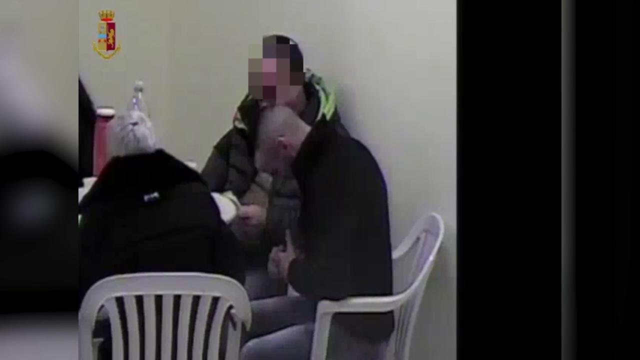 Brindisi, così i detenuti davano gli ordini dal carcere con lo smartphone: le intercettazioni