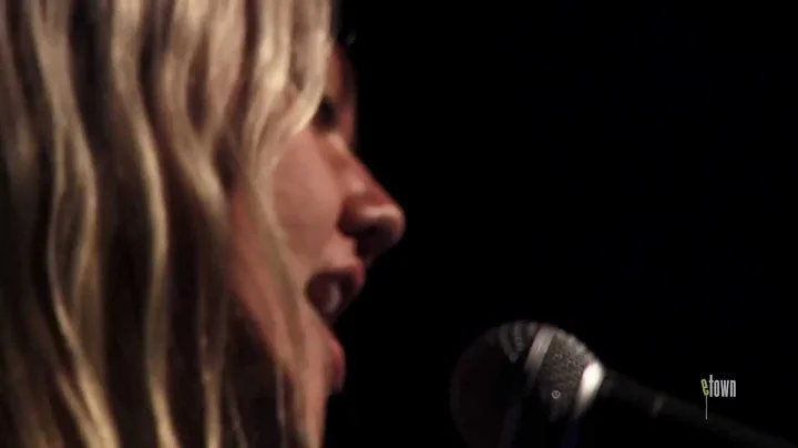 Elle King - "Can't Be Loved" (Live on eTown)