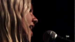 Video thumbnail of "Elle King - "Can't Be Loved" (Live on eTown)"