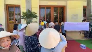 Cộng đoàn dân chúa giáo xứ Thanh Hải - Phan Thiết biểu tình chống giáo sĩ (tiếp).