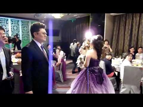新娘丟捧花! 小班搶輸囉~ .avi