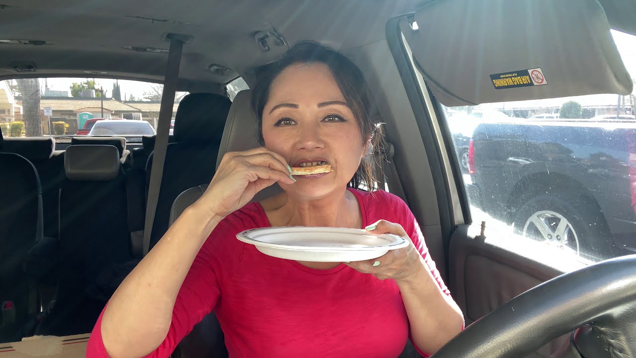 MUKBANG/ASMR PIZZA HUT THIN CRUST VEGETARIAN PIZZA MCCAFE ICE COFFEE  REVIEW CARBONG WHOLE PIZZA