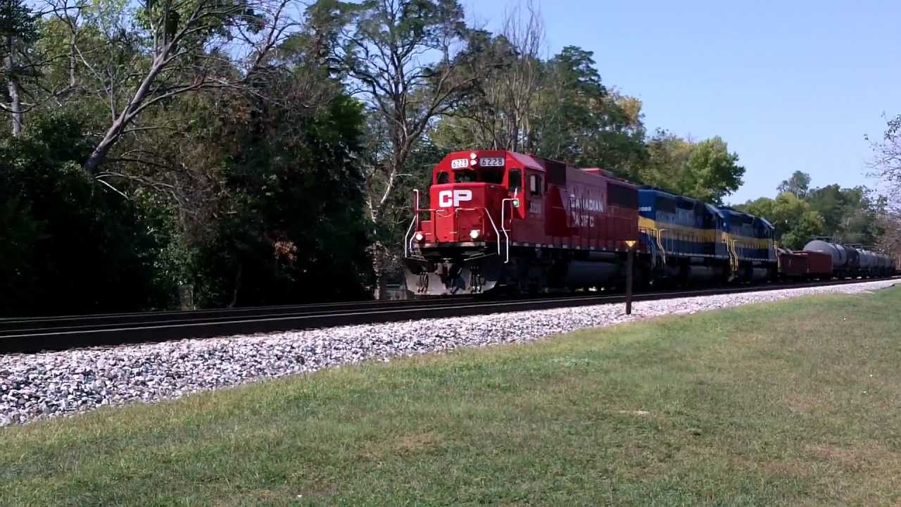 CP 6228 leads 272 at Bensenville, IL