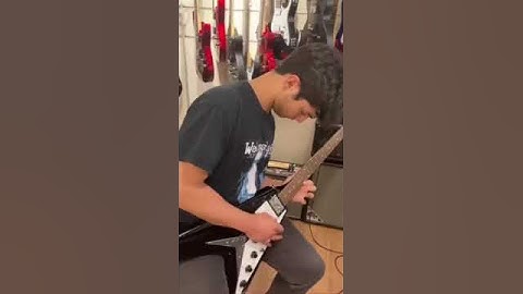 Trying out the Gibson Flying V/Master of Puppets Solo in nutshell