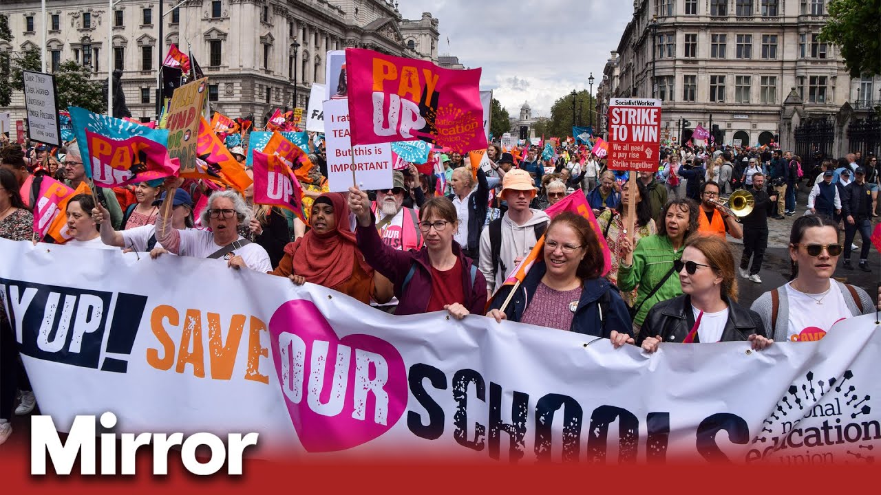 union-accepts-pay-rise-for-teachers-in-england-and-calls-off-strikes