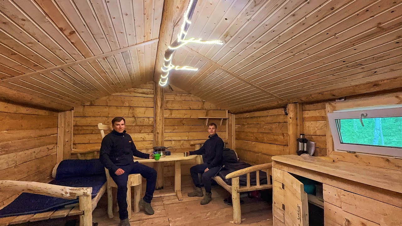 ТРИ ДНЯ ЖИВЕМ В ЛЕСНОЙ ХИЖИНЕ С КОМФОРТОМ, ДЕЛАЕМ САМОДЕЛЬНУЮ ЛЮСТРА ИЗ КОРЯГИ ДЛЯ ХИЖИНЫ