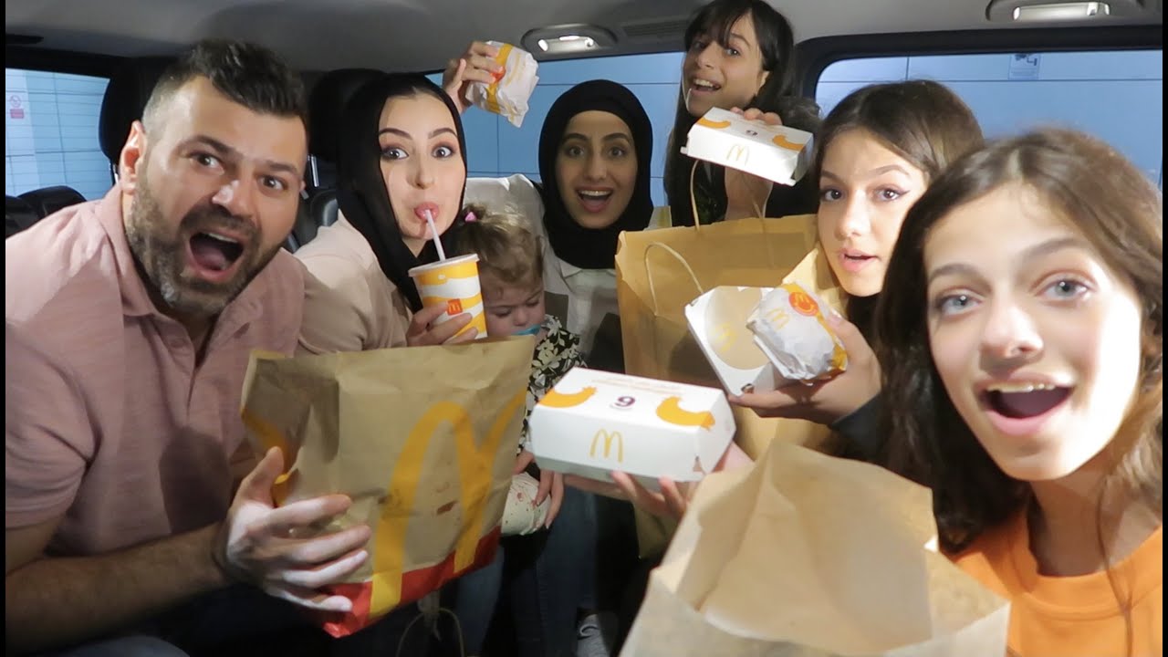 السيارة اللي قدامنا تحدد اكلنا ليوم كامل 😂!!