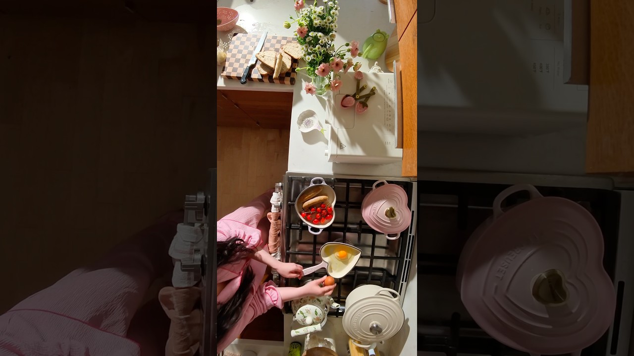 When you find your new fav comfort creator 💕 making a cozy breakfast 