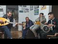 Rachid Talmat chante Matoub Lounes a Kahra. Prise de vue Adjlout Elhadi (Elvaz Edition)