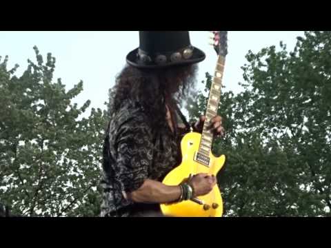 GUNS N ROSES SLASH JOHNNY B. GOODE SOLO CLOSE-UP. NIJMEGEN, JULY 12th 2017.