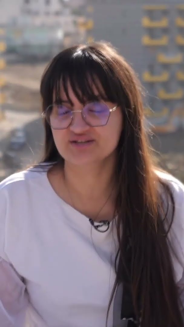 Antoni i shkon në takim pa dhuratë, si reagon Xhiliola?