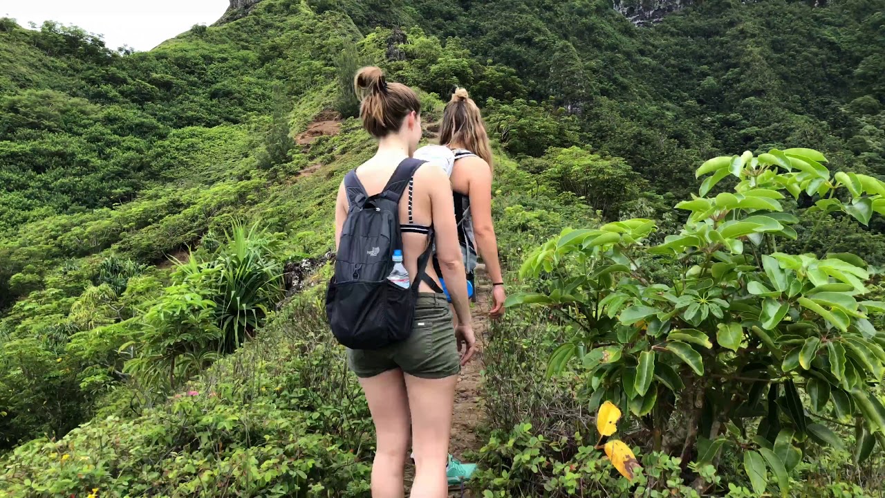Hike to Crouching Lion, Oahu
